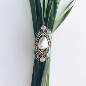 Кольцо с жемчугом, эмалью и бриллиантами «Арт-Нуво»