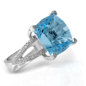 «Нежность» кольцо с топазом и бриллиантами