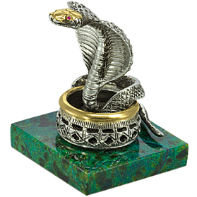«Кобра» символ 2013 года змея